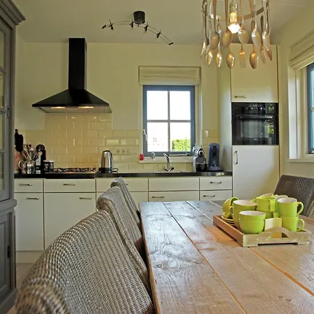 Nyaraló In Near Sandy Beaches